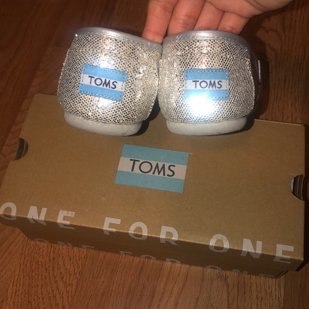 Silver sparkly Toms - Picture 2 of 3